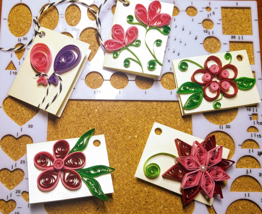 Five handmade gift tags - quilled flowers