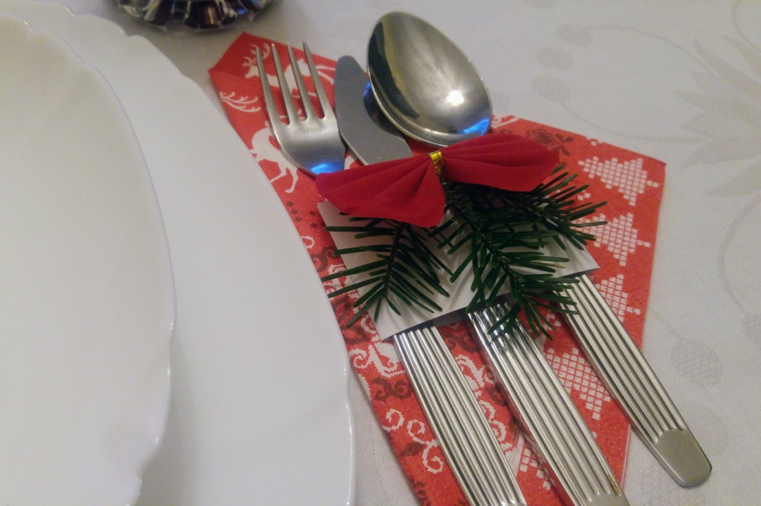 DIY Christmas Cutlery Bands