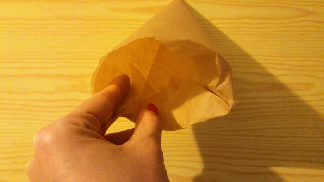 Folding the apexes inside the piping cone