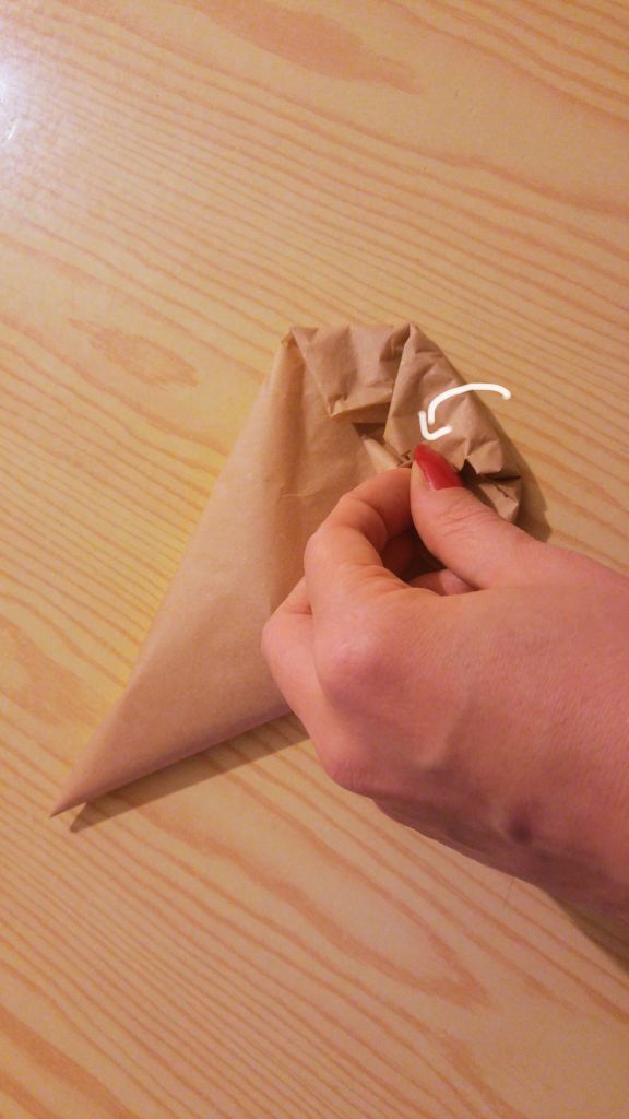 Folding the piping cone