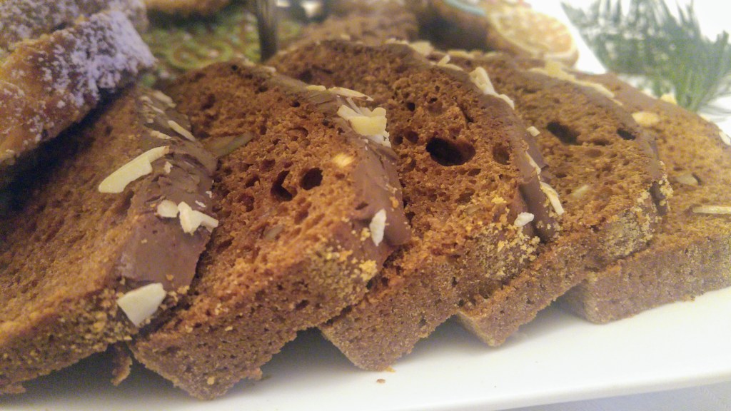 Sliced loaf of gingerbread cake on a plate