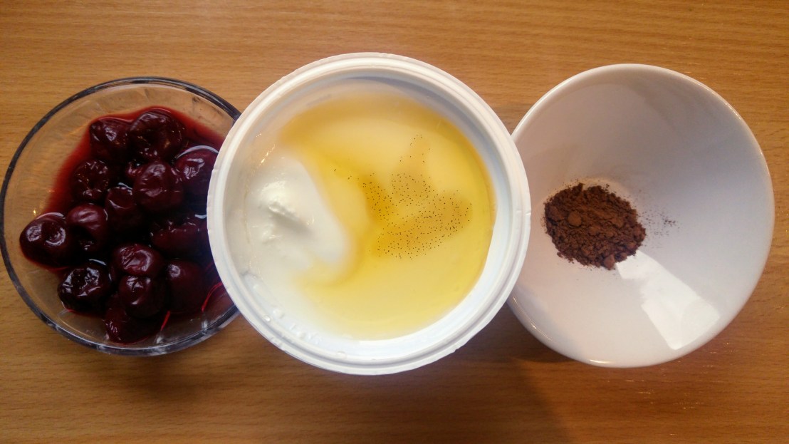Ingredients for the healthy yoghurt parfait