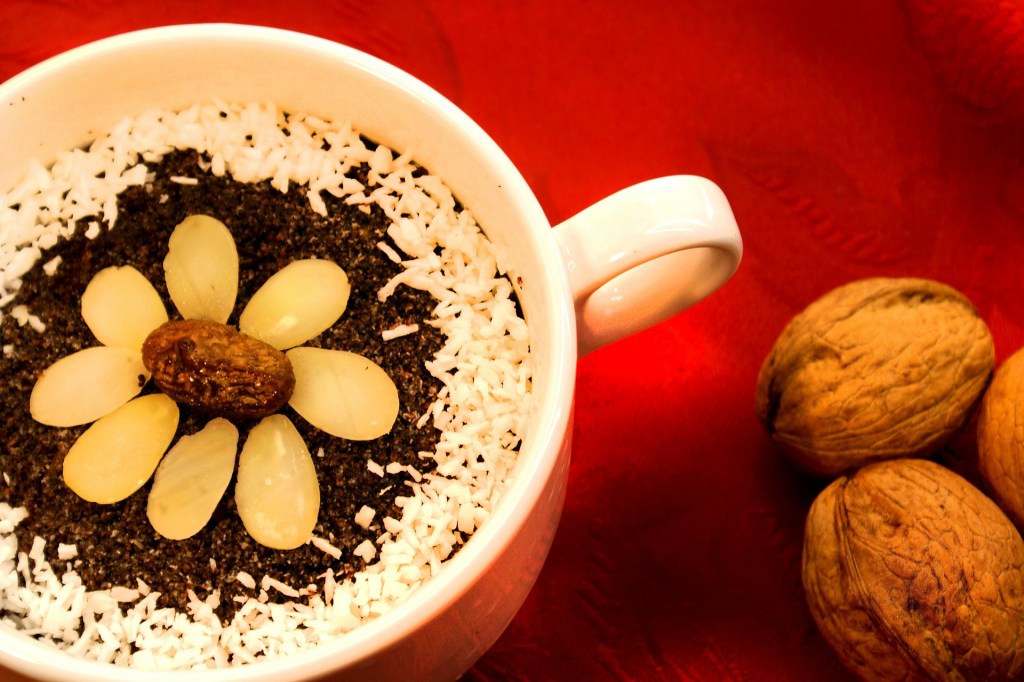Makowki - poppy seed dessert in a mug