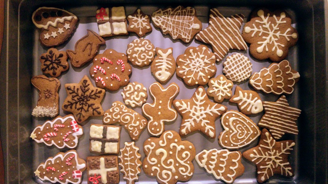 Gingerbread cookies decorated with dark and white chocolate