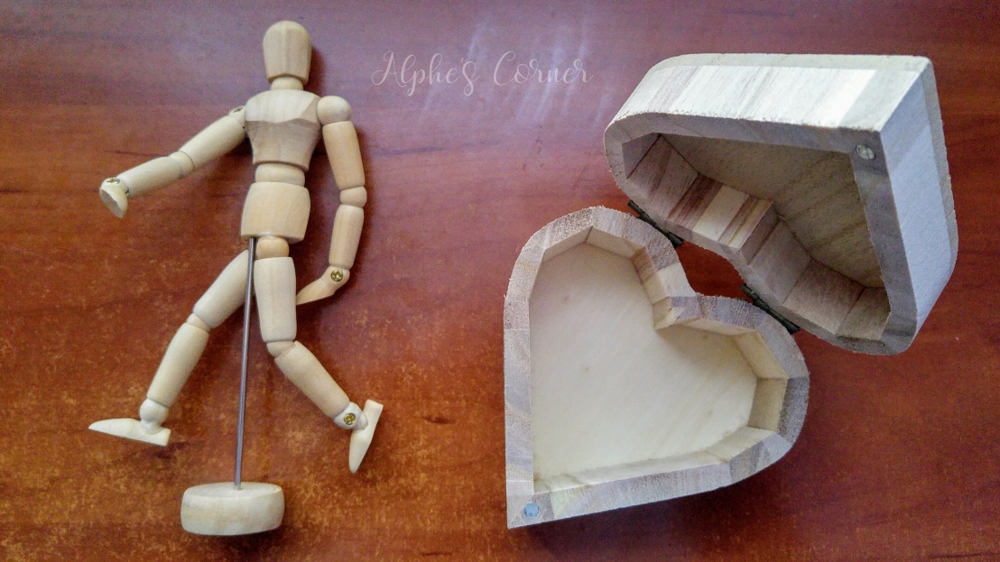 Aliexpress craft supplies - wooden box and wooden mannequin