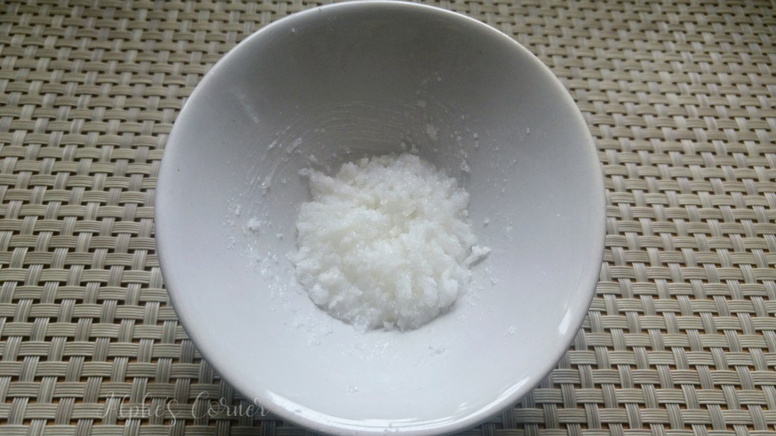 DIY lip scrubs - coconut