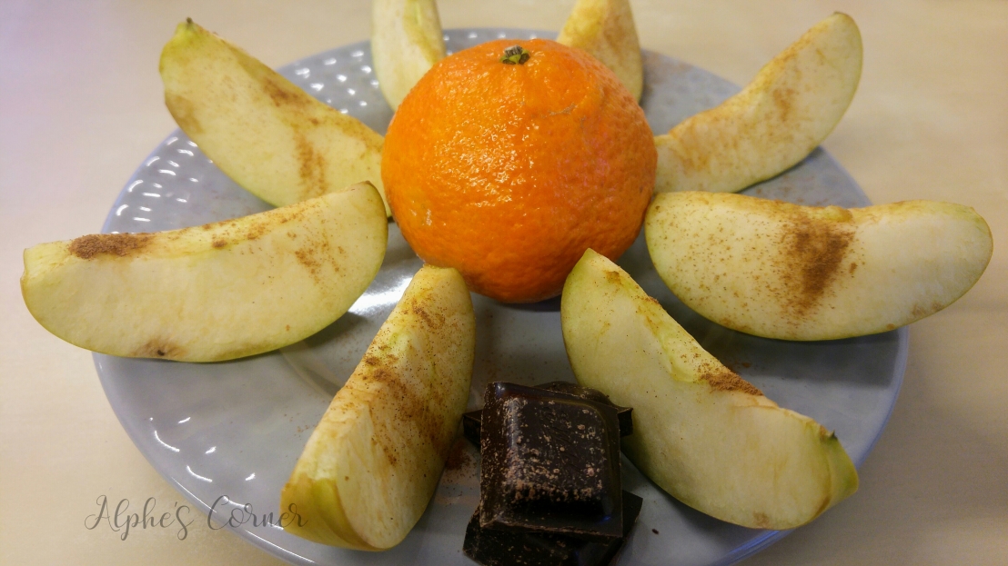 Healthy lunchbox - fruits and dark chocolate