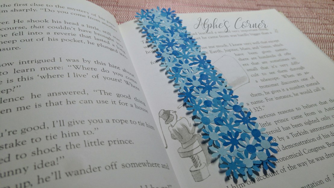 Simple DIY flower bookmarks - using the bookmark