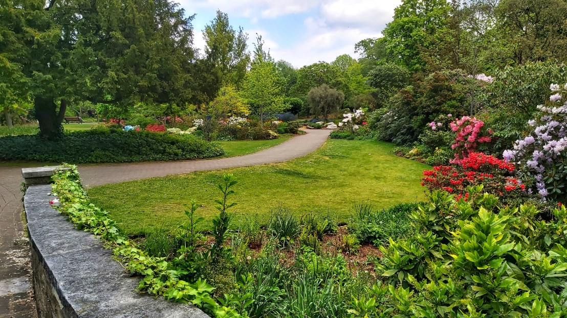 London parks - West Ham Park - bridge