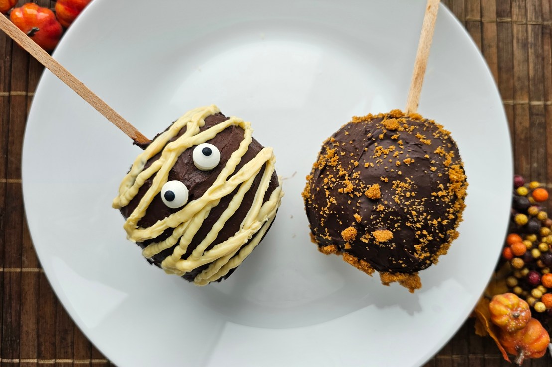 DIY Chocolate Mummy Apples – Easy Halloween Party&nbsp;Snack