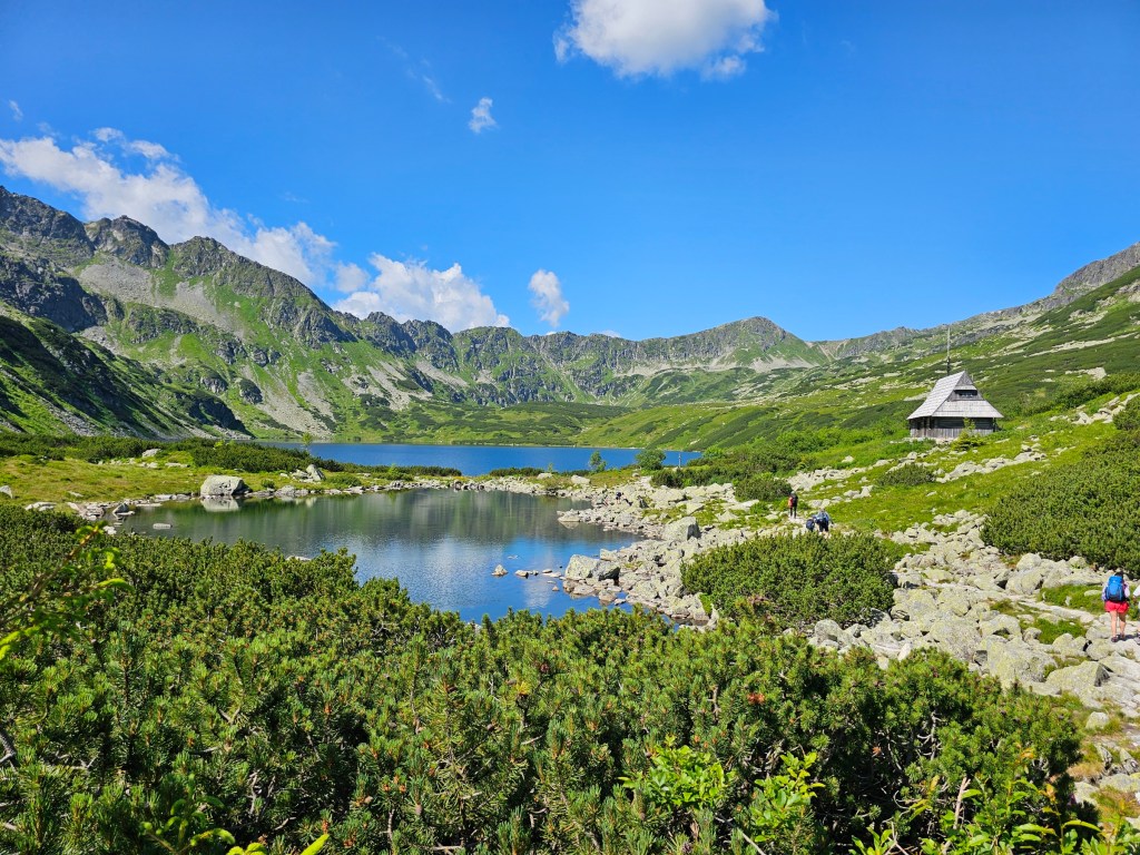 Two lakes and a wooden building - the shelter in Dolina 5 Stawow