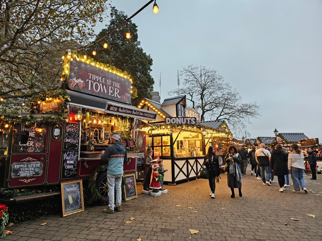 Small Christmas market near Tower of London
