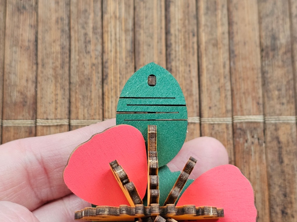 A wooden leaf with a zig zag pattern cut into it to make it pliable