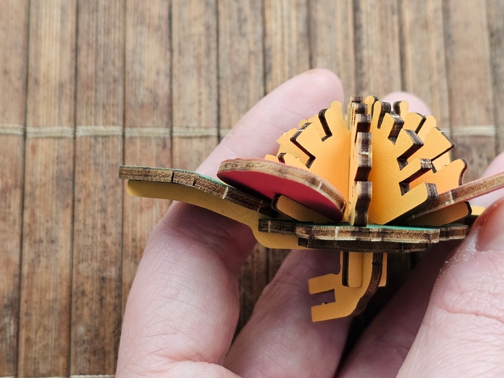 A wooden leaf with a zig zag pattern cut into it to make it pliable