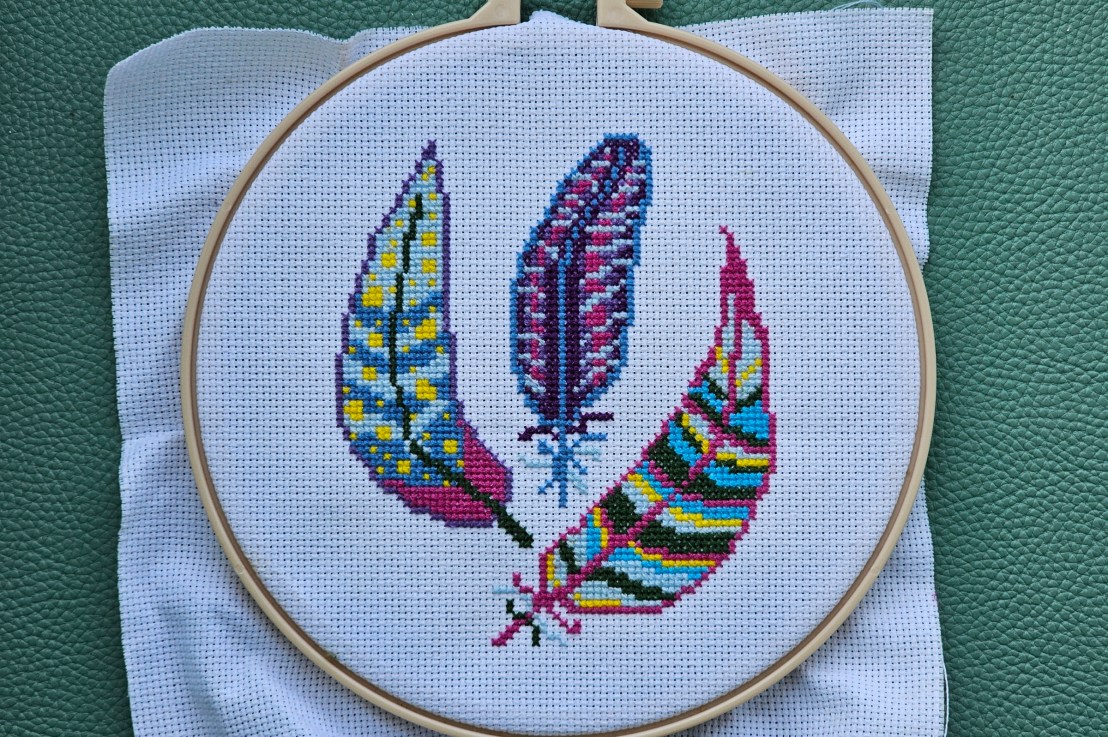 DIY Cross Stitch Set –&nbsp;Feathers