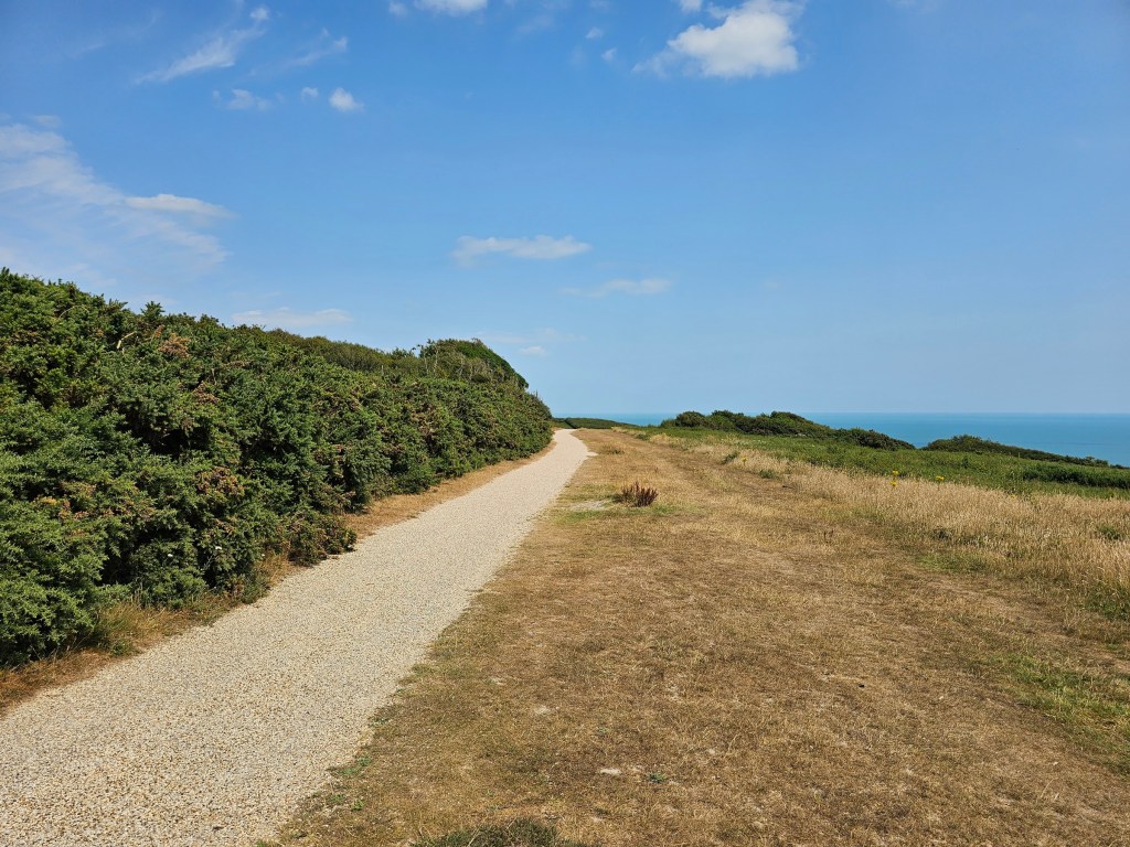 A gravel path on top of a cliff near Fairlights