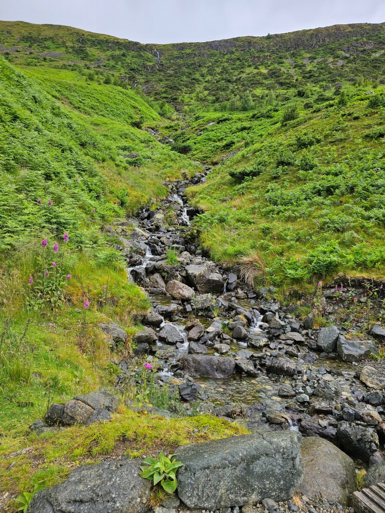 A small waterfall near the trail between Glenridding and Helvellyn