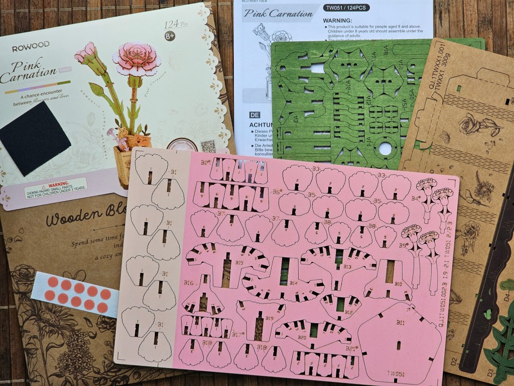 Contents of a set for makong wooden flowers - pink carnations