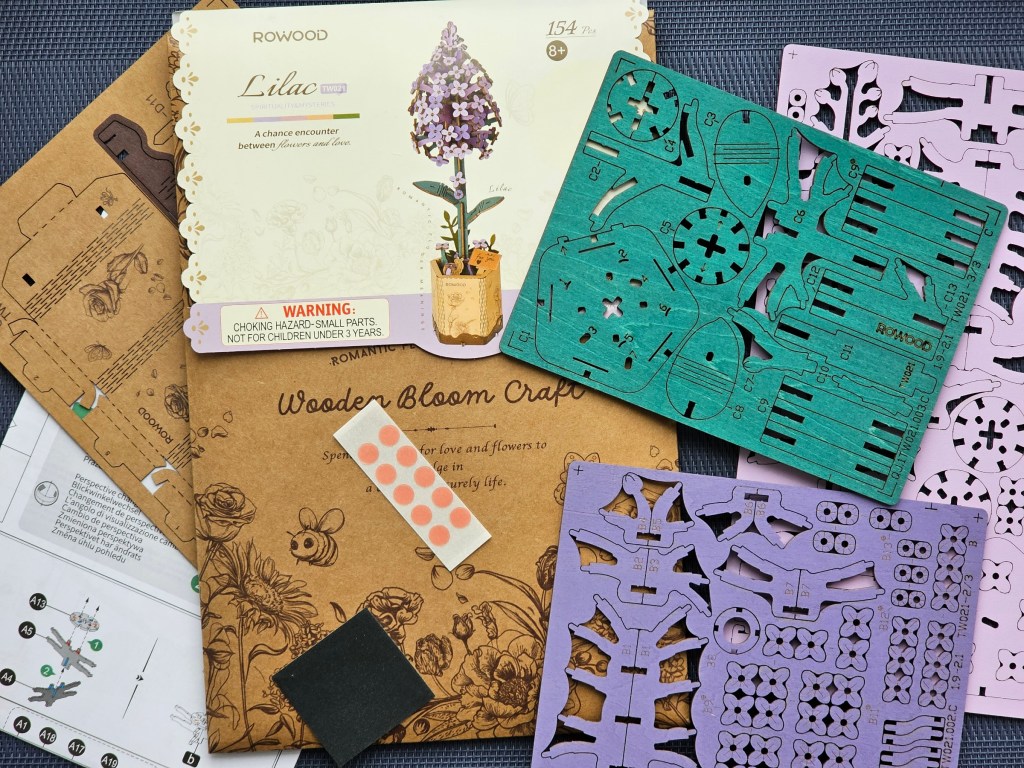 Contents of a set for making a wooden 3D flower - purple lilac.