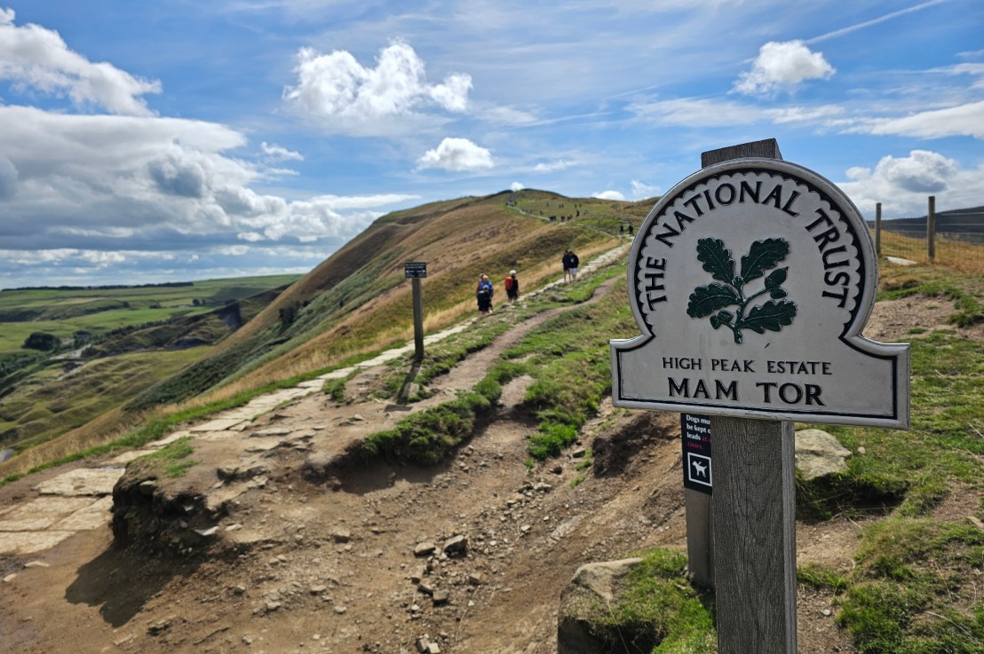 The Ultimate Peak District Hike – Mam Tor, Kinder Scout, Winn Hill,&nbsp;Castleton